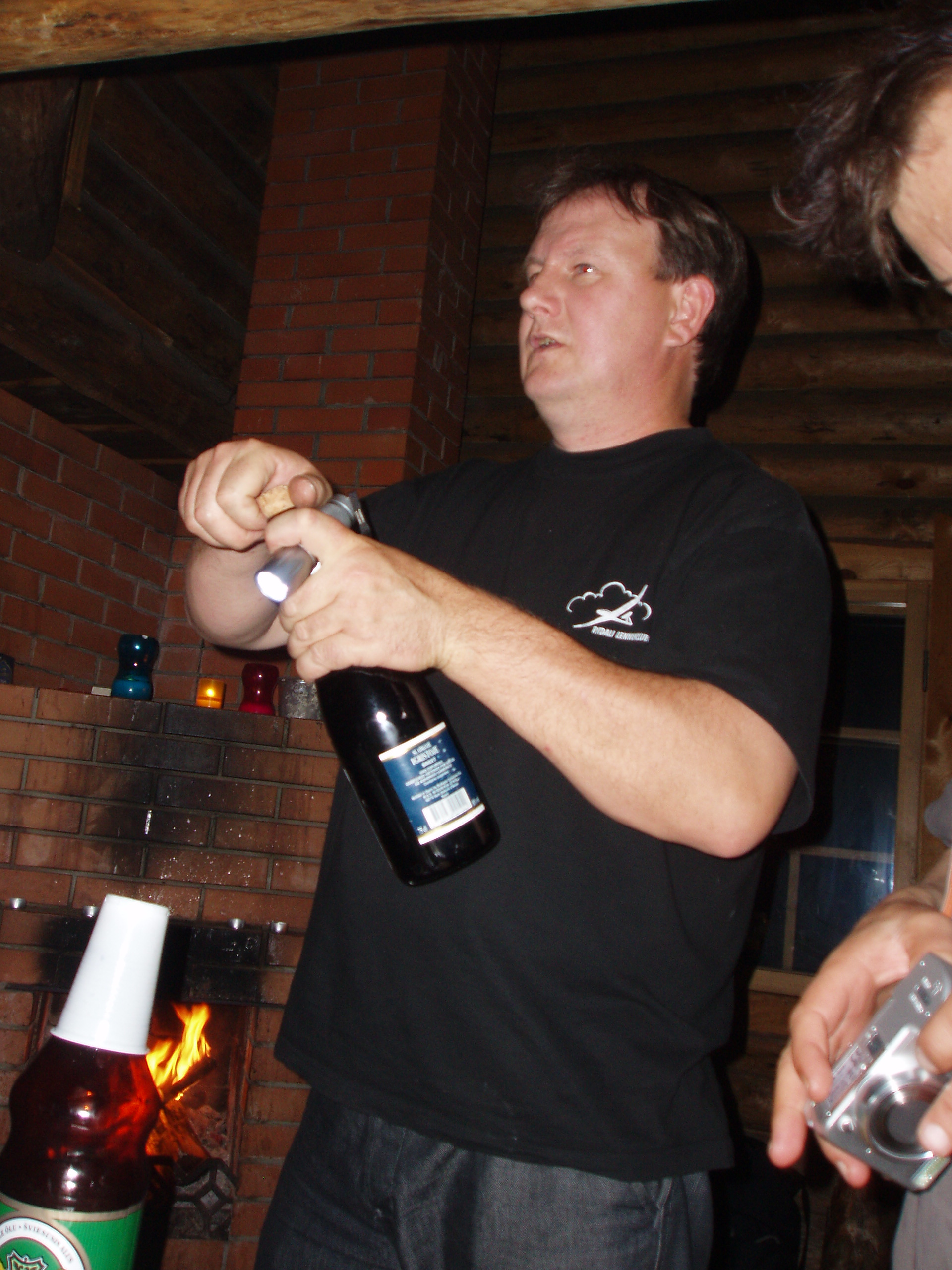 Einar avab toosti öeldes shampuse