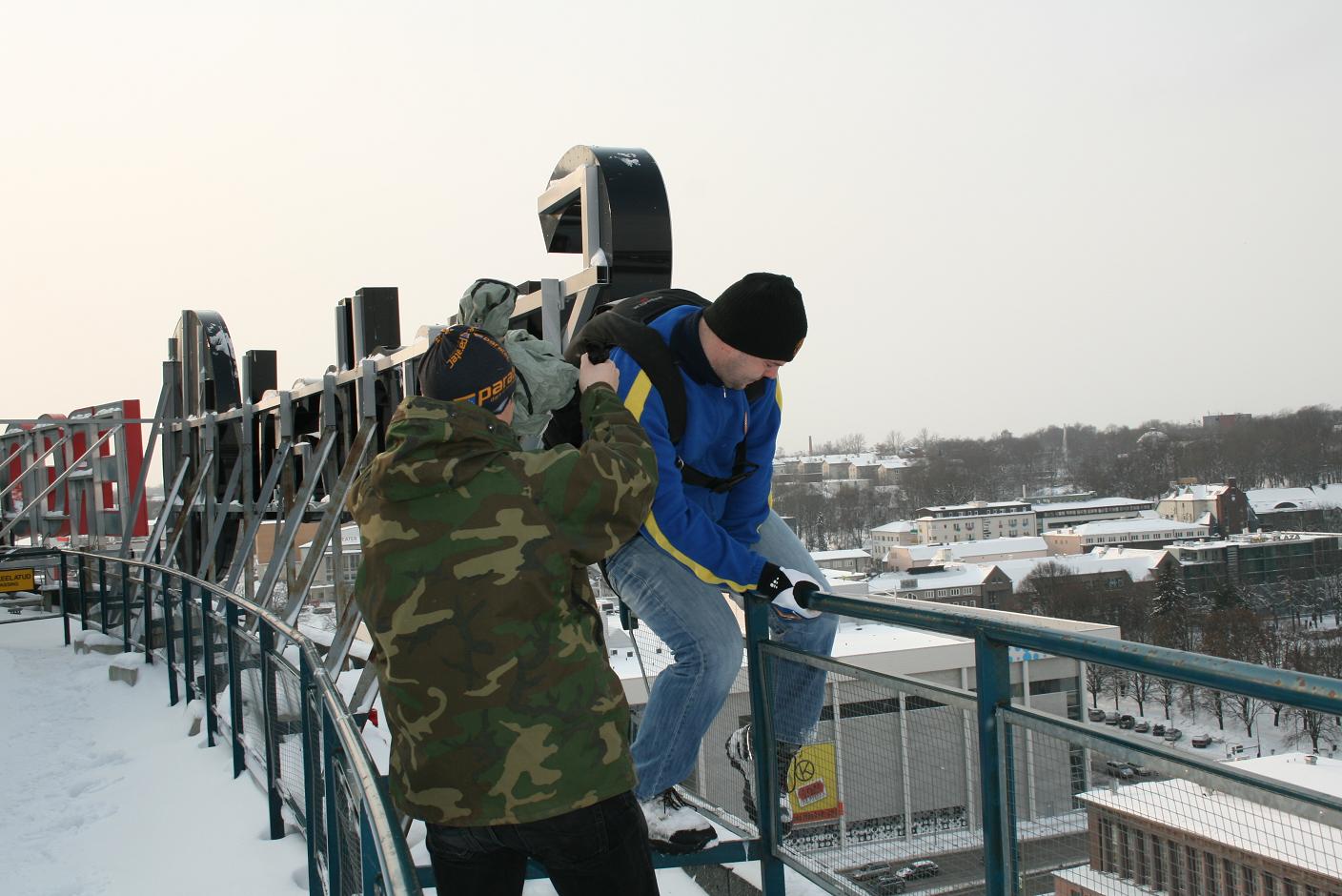 ...mõlema piirde...