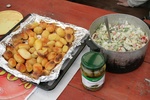 ...kütsati kartuleid ja tehti salat