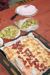 Jäätisetort, viinamarjad ja Mariliisi tehtud õuna-kreegi kook