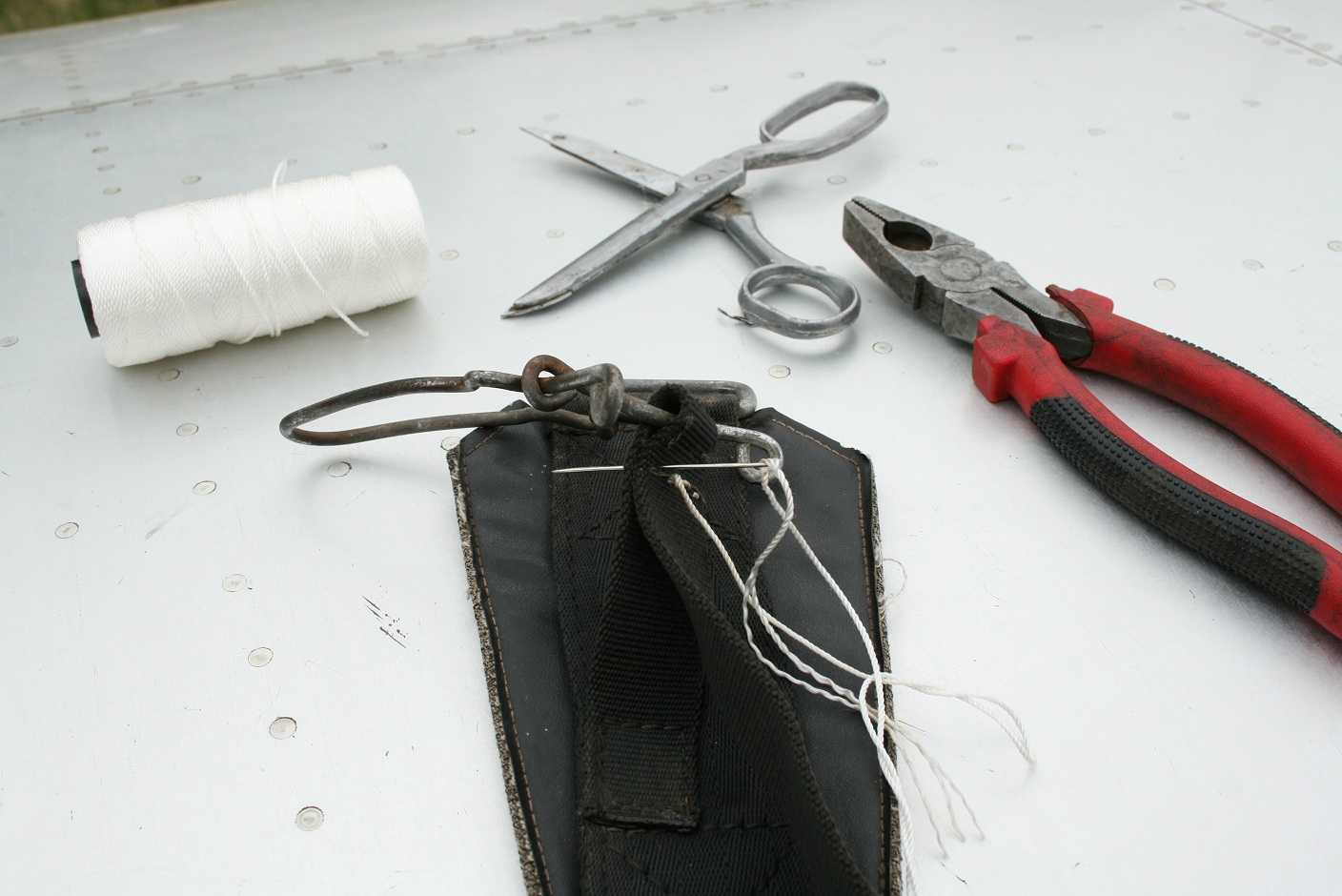 Õunake õmbles 01 rihmakarabiini külge...