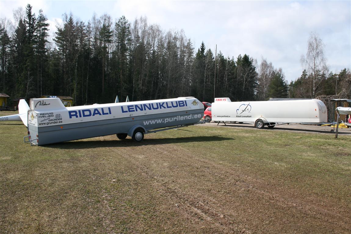 Kaks kirjadega käru