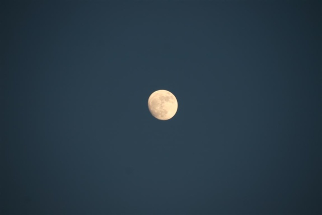 ... peaaegu täiskuu