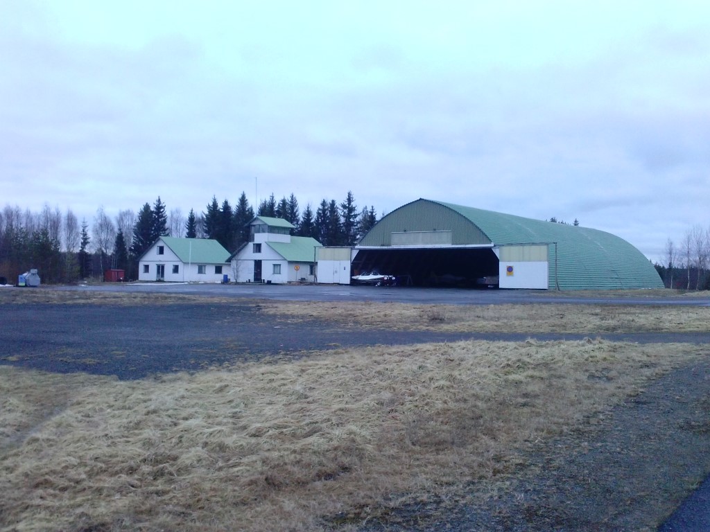 Ahmosouni lennuvälja eraomanduslik angaar