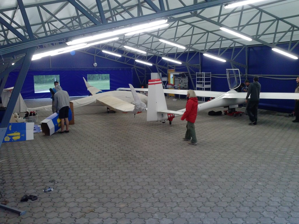 ...siis sinises angaaris pikatiivalised laiutavad