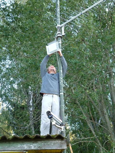 Hendrik putitab WLAN antenni