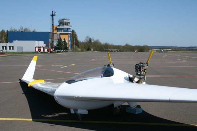 Flying wing at Ülenurme airfield